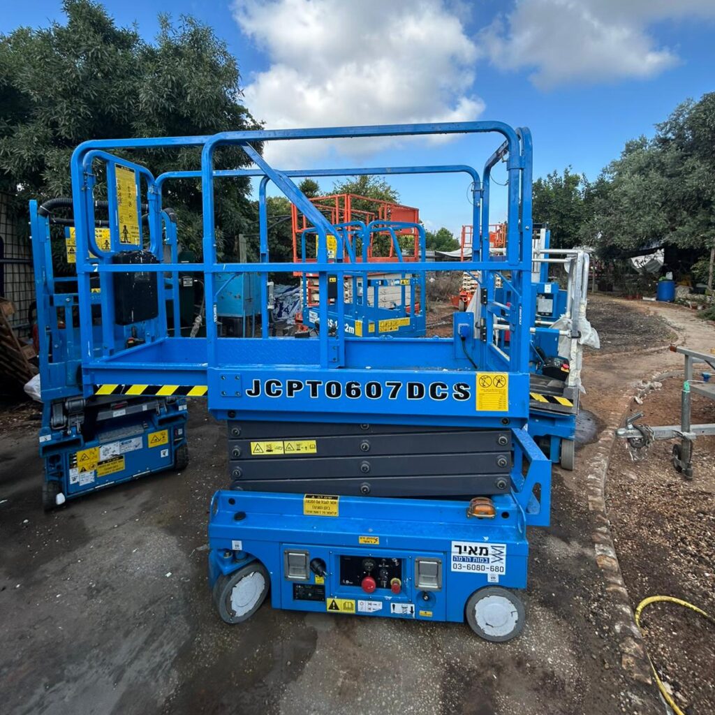 במת הרמה מספריים כחולה עם יכולת הרמה יציבה